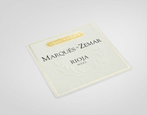 Embossing na etykiecie